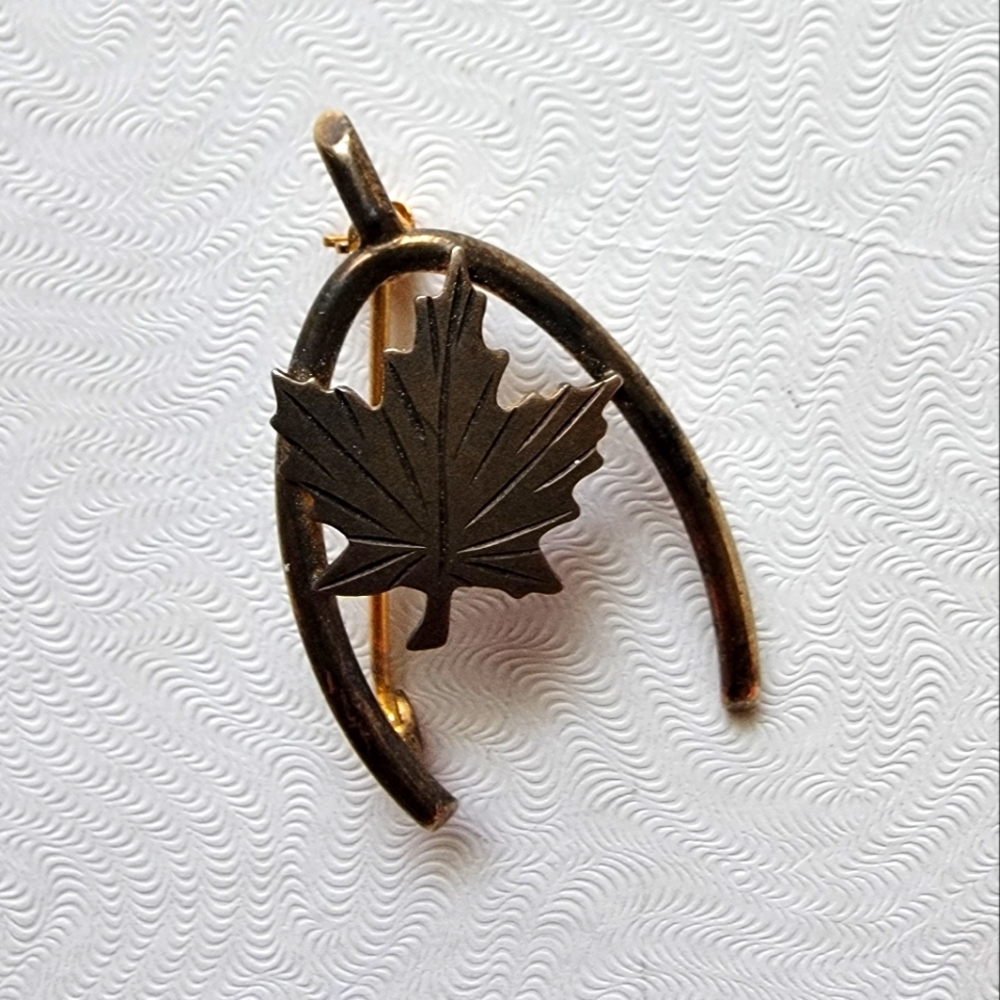 💰🌟 3 for $13 Vintage Bond-Boyd Sterling Horseshoe Maple Leaf Brooch